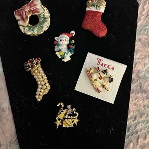Holiday Brooch Set